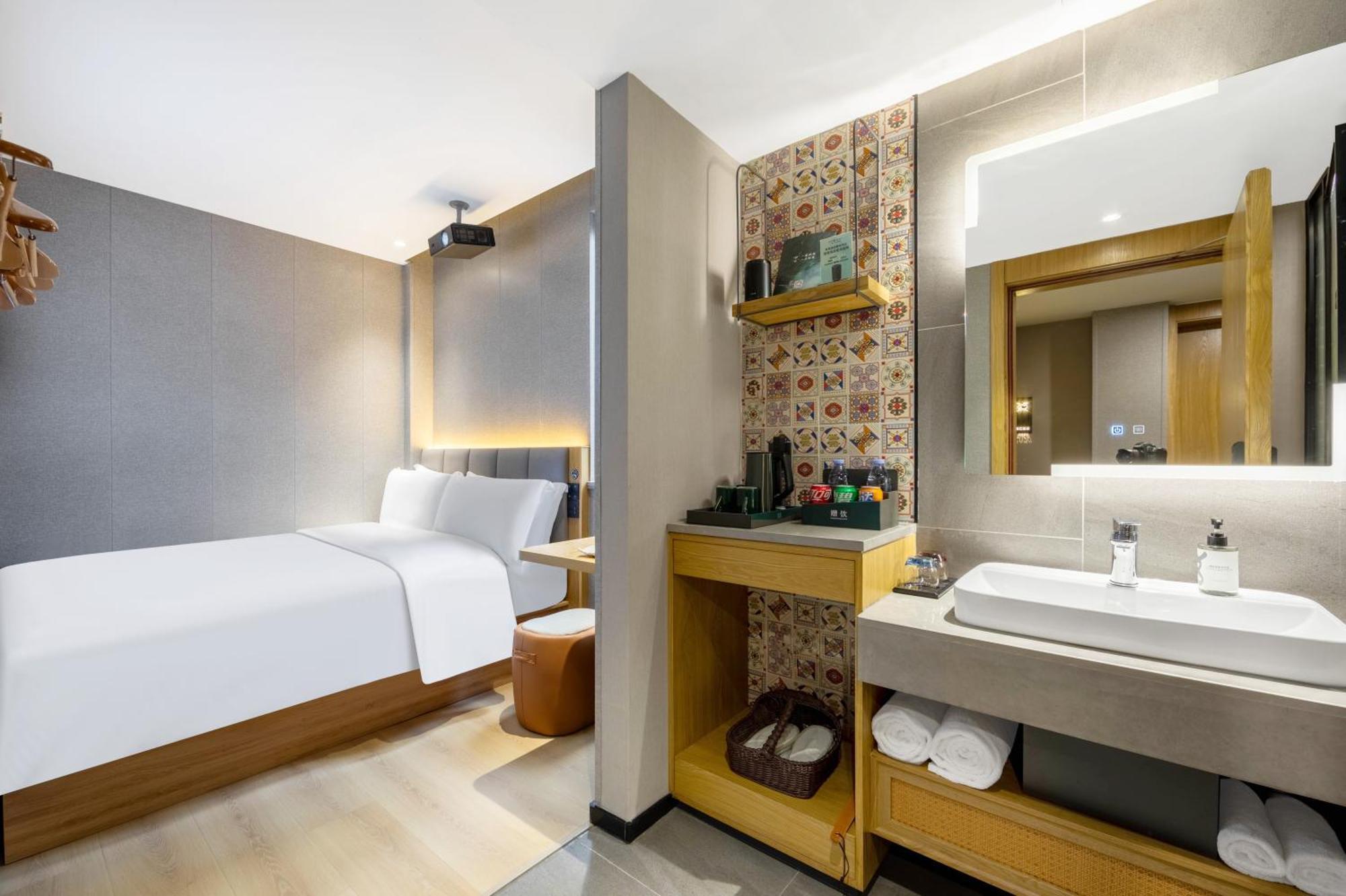 True Go Hotel - Shanghai Jing'An Temple Nanjing West Road Exterior photo